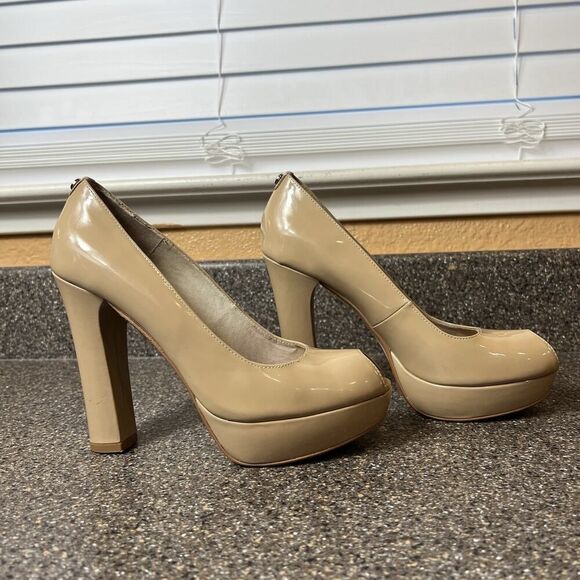 Michael Kors Womens Sz 7M Beige Patent Leather Ultra High Heels Slip On Platform - Picture 3 of 10